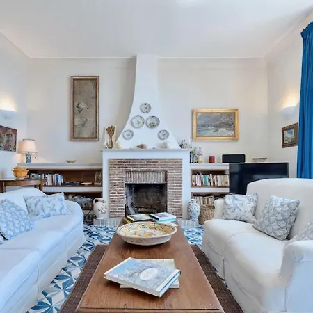 Albachiara Up To 8 Guests